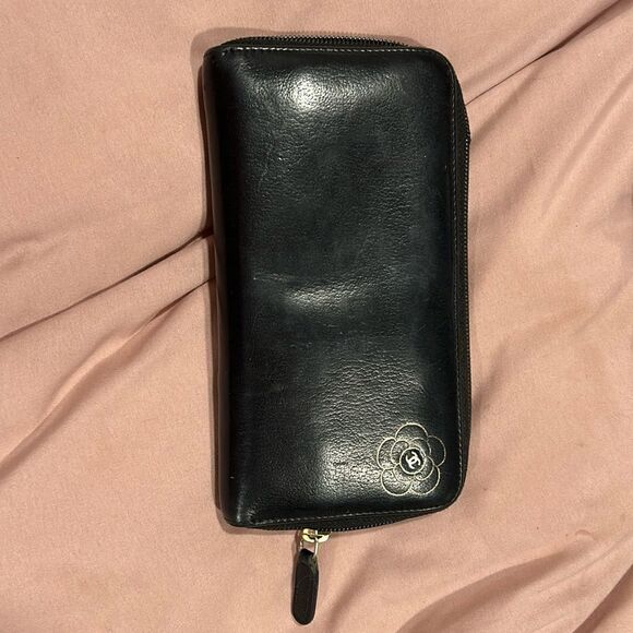 Chanel Camellia Zip around wallet - Picture 1 of 6